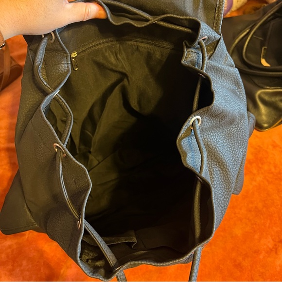 Backpack - Picture 8 of 10